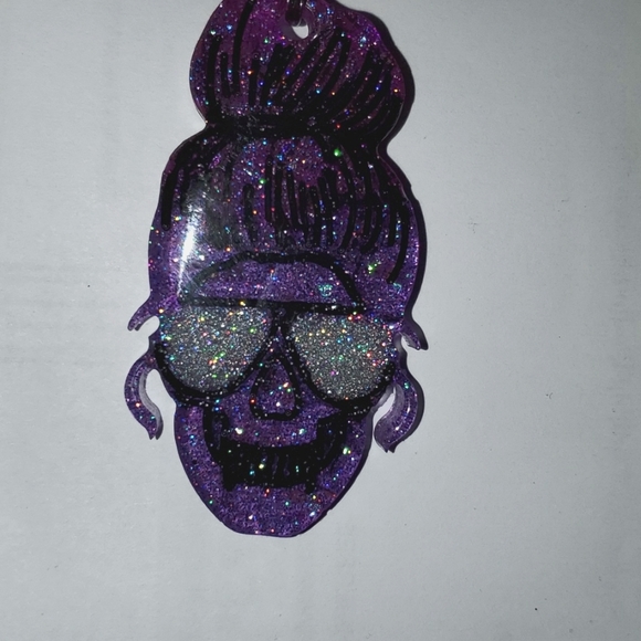 Resin skull 💀 keychain - Picture 1 of 4